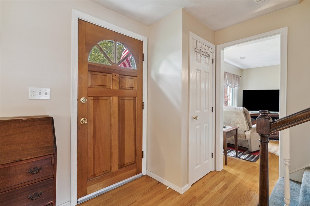 113 Maplewood Road Lynn, MA 01904 - Photo 5 of 39