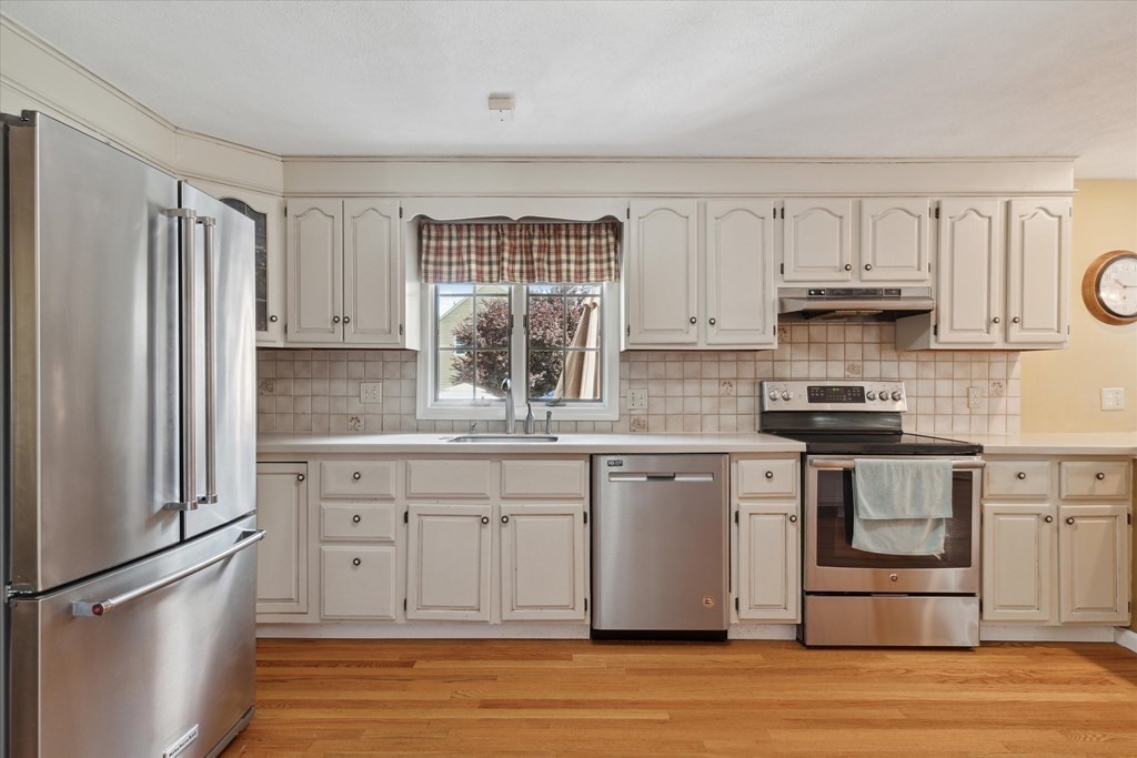 113 Maplewood Road Lynn, MA 01904 - Photo 8 of 39