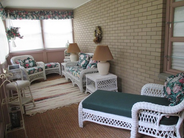 448 Hubbard Avenue Elgin, IL 60123 - Photo 12 of 16