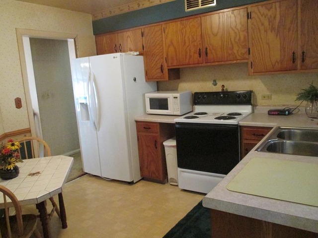 448 Hubbard Avenue Elgin, IL 60123 - Photo 5 of 16