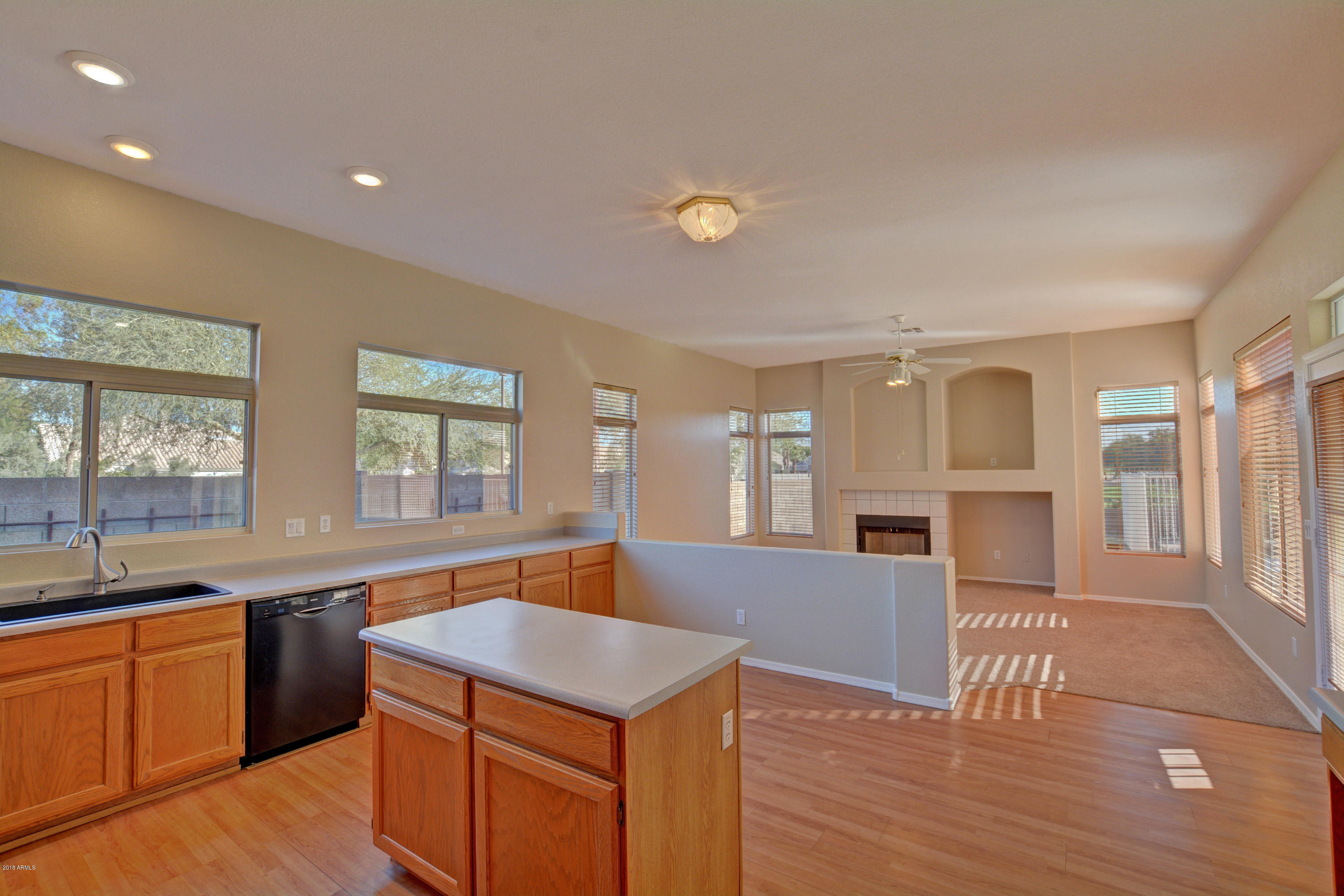 257 West El Freda Road Tempe, AZ 85284 - Photo 11 of 24 11 - Kitchen