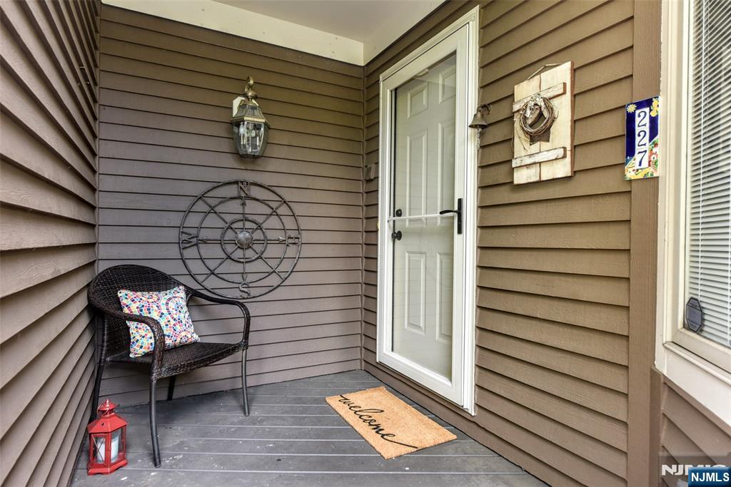 227 Westervelt Lane Mahwah, NJ 07430 - Photo 7 of 48