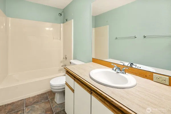 $399,000 | 1836 25th Avenue, Unit 204, Seattle, WA 98122