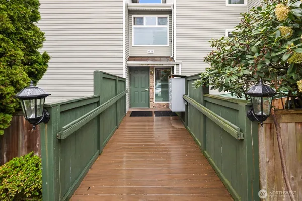 $399,000 | 1836 25th Avenue, Unit 204, Seattle, WA 98122