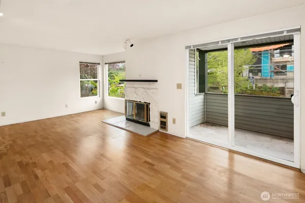 $399,000 | 1836 25th Avenue, Unit 204, Seattle, WA 98122