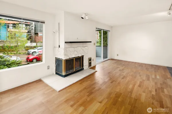 $399,000 | 1836 25th Avenue, Unit 204, Seattle, WA 98122