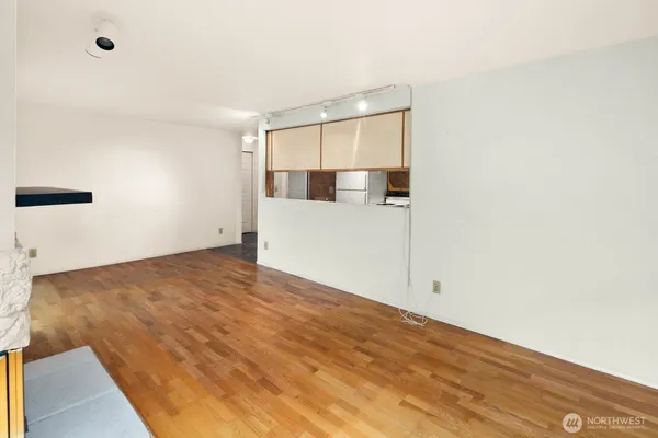 $399,000 | 1836 25th Avenue, Unit 204, Seattle, WA 98122