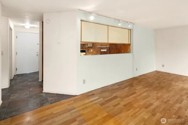 $399,000 | 1836 25th Avenue, Unit 204, Seattle, WA 98122