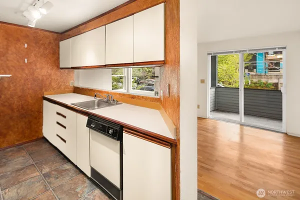 $399,000 | 1836 25th Avenue, Unit 204, Seattle, WA 98122