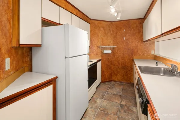 $399,000 | 1836 25th Avenue, Unit 204, Seattle, WA 98122