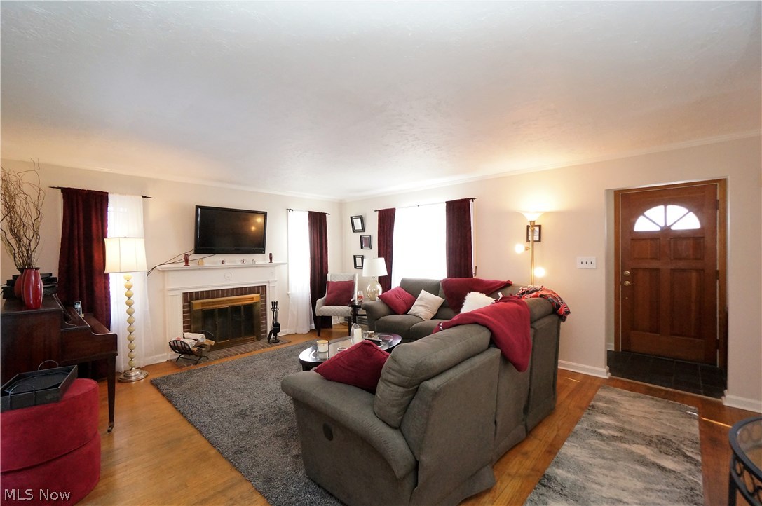 2373 Queenston Road Cleveland, OH 44118 - Photo 4 of 33 Gallery Image 4