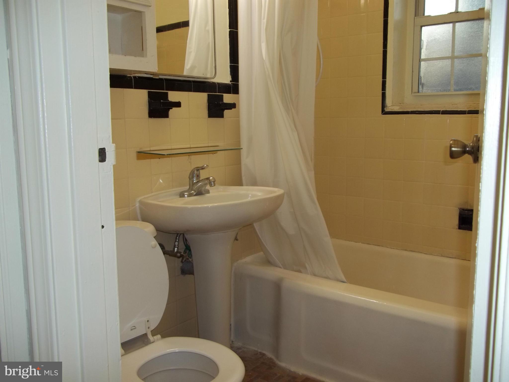 5316 8th Road South, Unit 2 Arlington, VA 22204 - Photo 3 of 5 Bath
