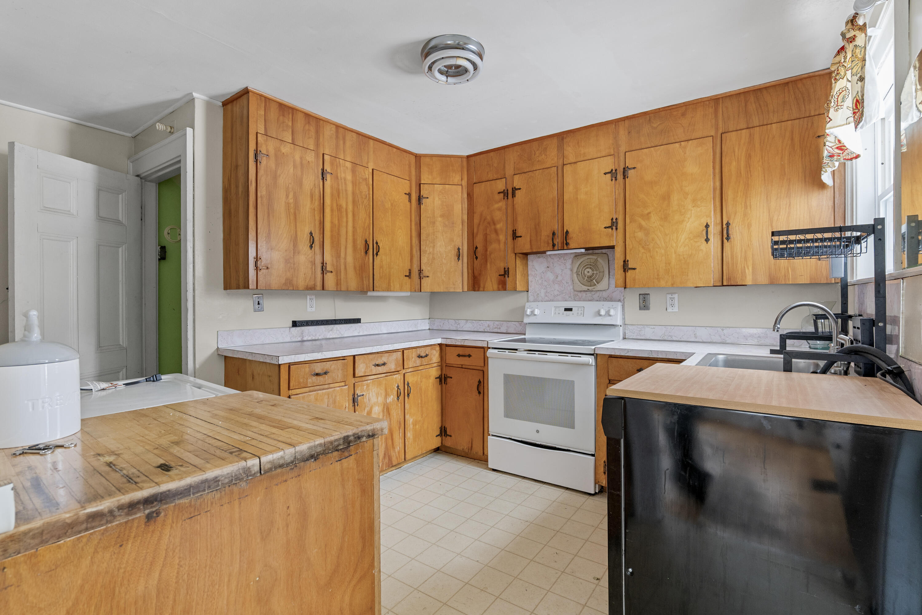4 Amherst Street Augusta, ME 04330 - Photo 5 of 18 P1021171