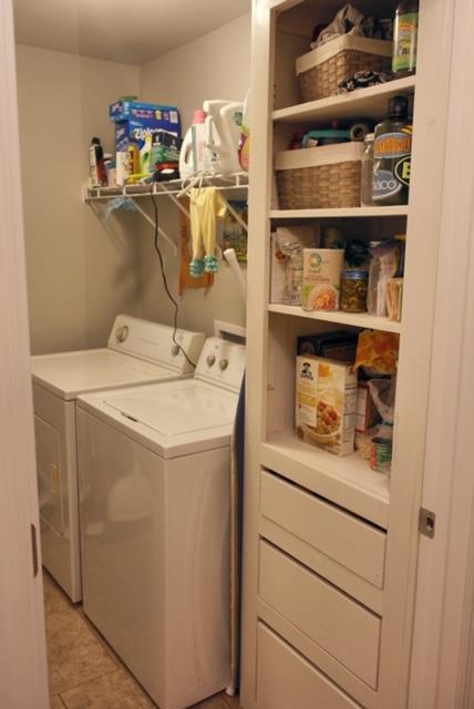 569 Lullwater Road Chattanooga, TN 37405 - Photo 7 of 18 Laundry with storage pantry