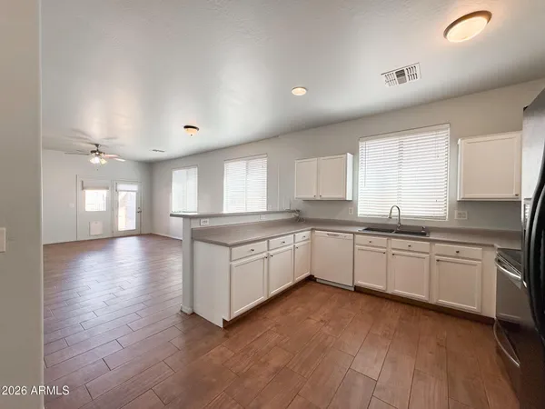 $2,195 | 6919 South 37th Glen, Phoenix, AZ 85041