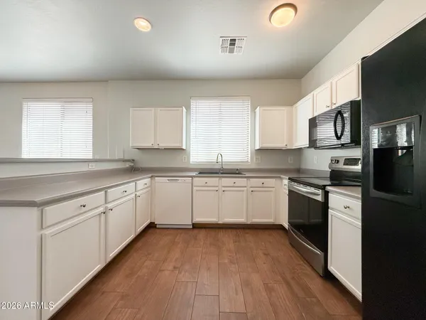 $2,250 | 6919 South 37th Glen, Phoenix, AZ 85041