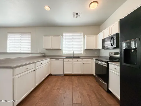 $2,195 | 6919 South 37th Glen, Phoenix, AZ 85041
