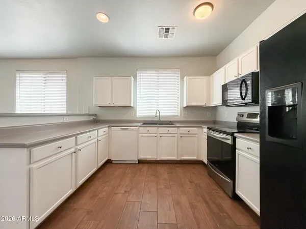 $2,250 | 6919 South 37th Glen, Phoenix, AZ 85041