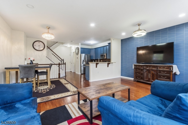 302 Rotando Way Morris Plains, NJ 07950 - Photo 5 of 22