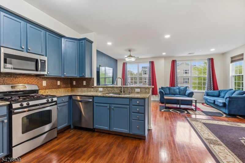 302 Rotando Way Morris Plains, NJ 07950 - Photo 8 of 22