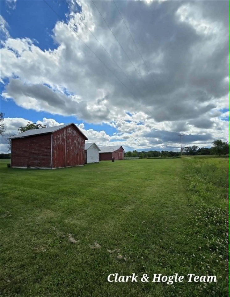 11215 Stoudt Road Muir, MI 48860 - Photo 7 of 40