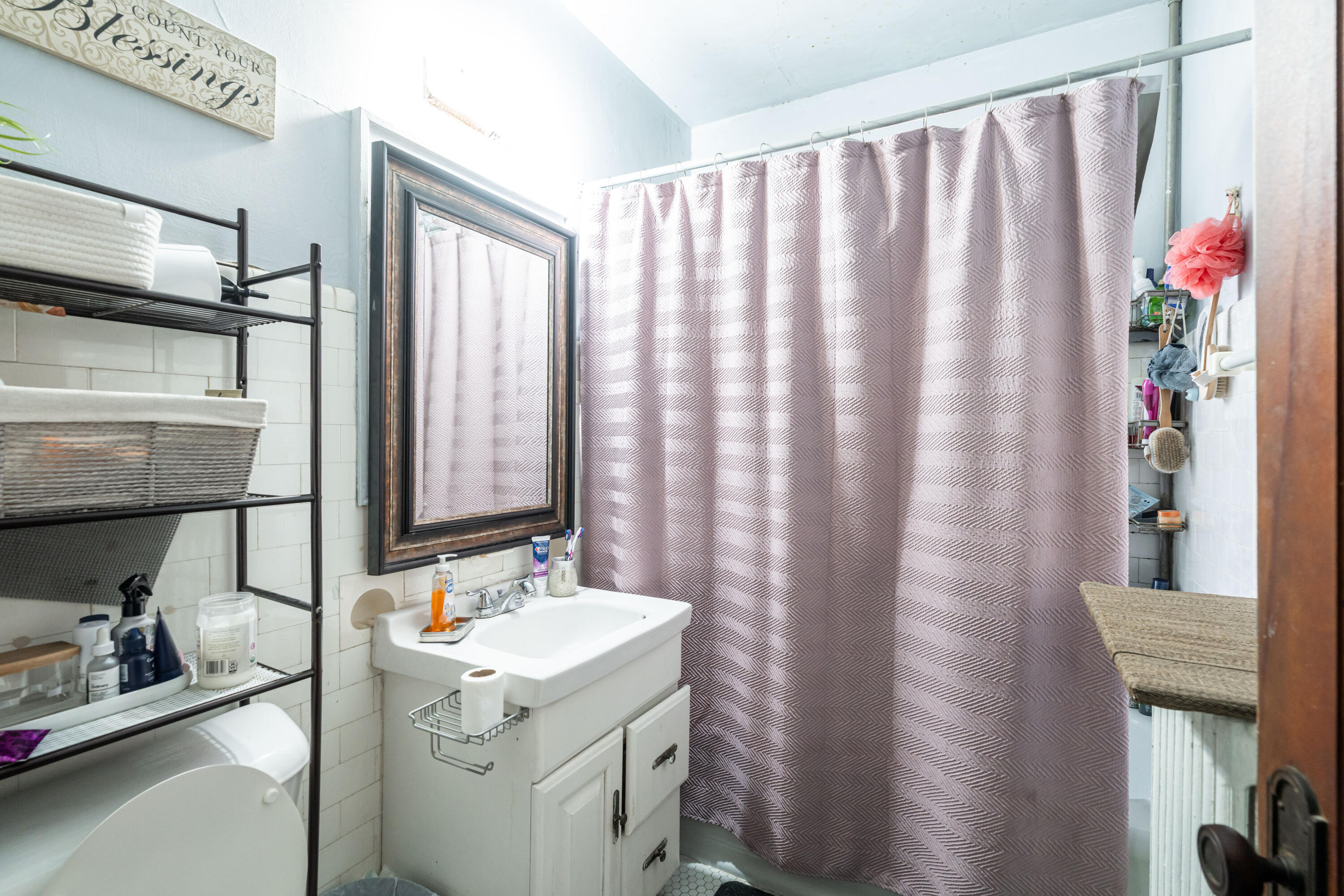 2139 North 48th Street, Unit 2141 Milwaukee, WI 53208 - Photo 23 of 34 Full Bathroom