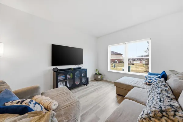 $339,500 | 1010 Regent Drive, Matteson, IL 60443