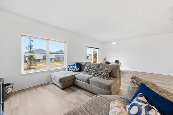 $339,500 | 1010 Regent Drive, Matteson, IL 60443