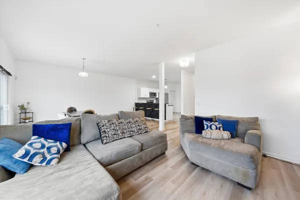 $339,500 | 1010 Regent Drive, Matteson, IL 60443