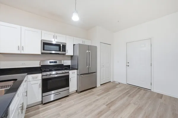 $339,500 | 1010 Regent Drive, Matteson, IL 60443
