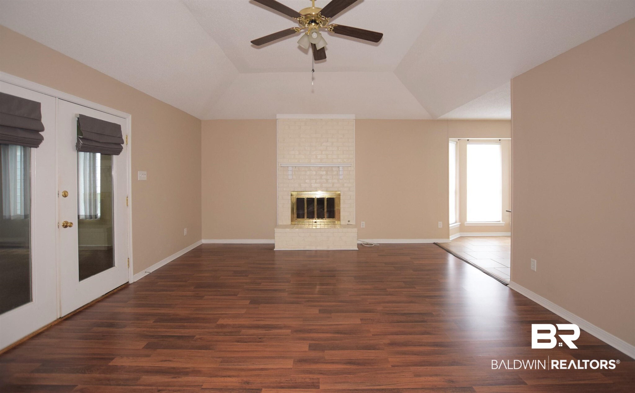 5522 Yucca Drive Mobile, AL 36693 - Photo 11 of 28 The family room has a nice fireplace.