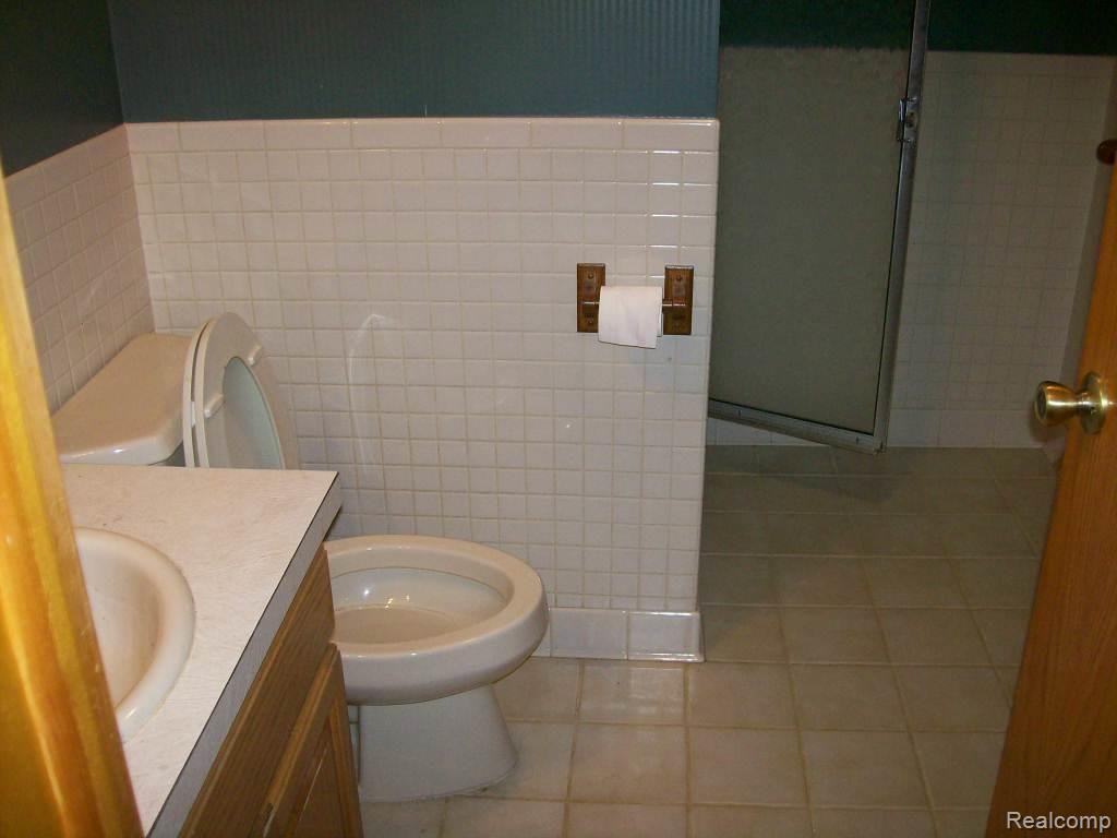 912 East River Road Flushing, MI 48433 - Photo 18 of 19
