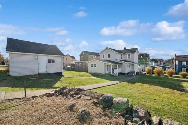 a view of a house with a yard