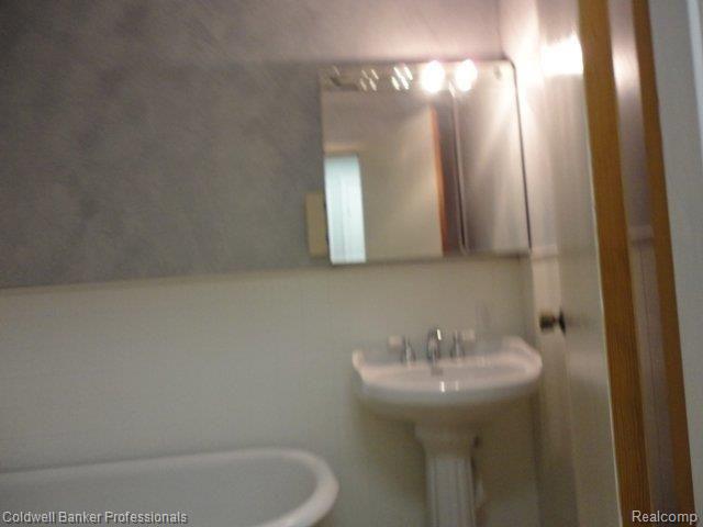 43705 Harris Road Belleville, MI 48111 - Photo 21 of 25 Main Bath 2