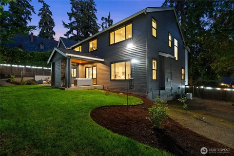 $5,200,000 | 10668 Southeast 32nd Street, Bellevue, WA 98004