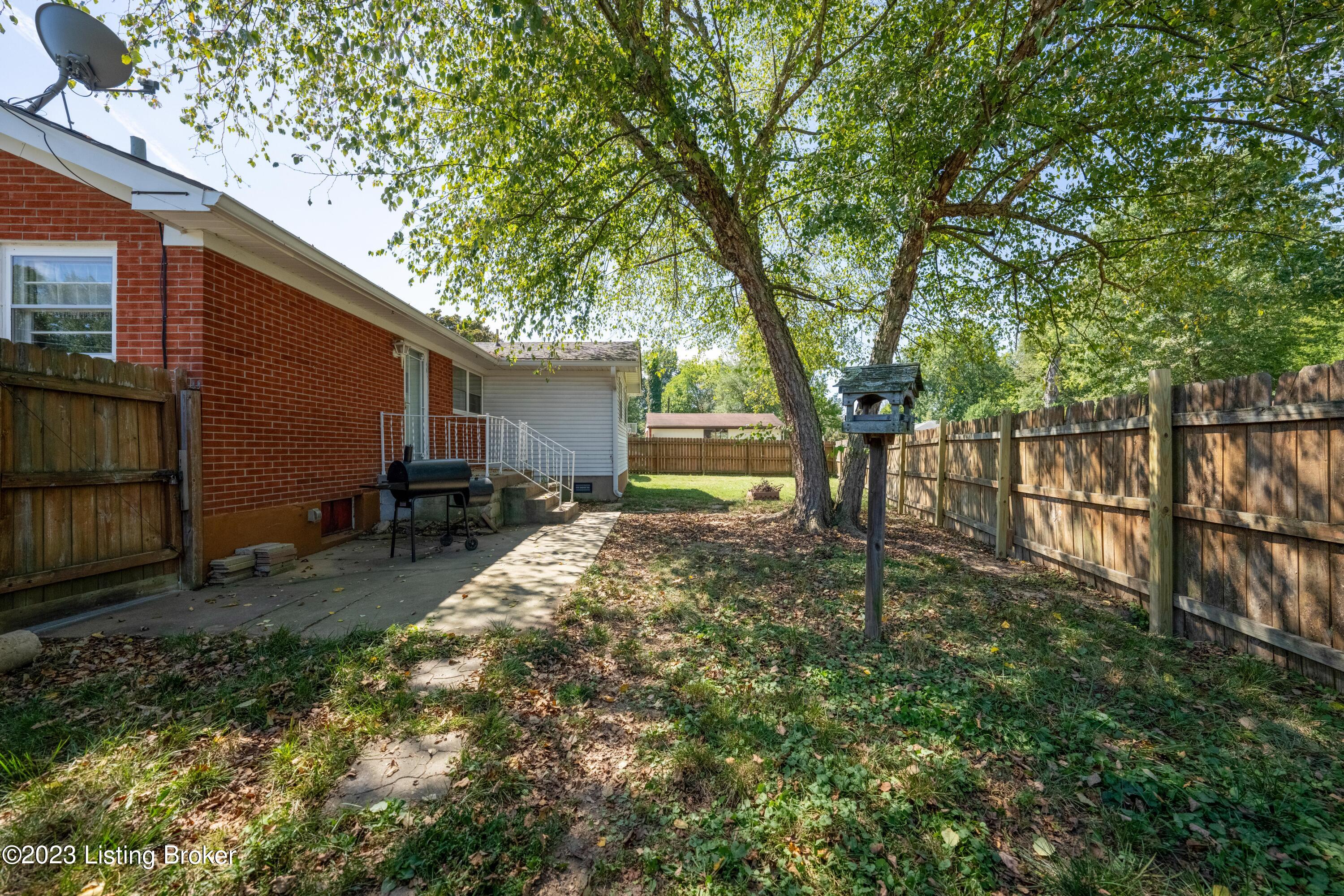 6337 Hunters Grove Road Louisville, KY 40216 - Photo 27 of 32 6337 Hunters Grove Road-27