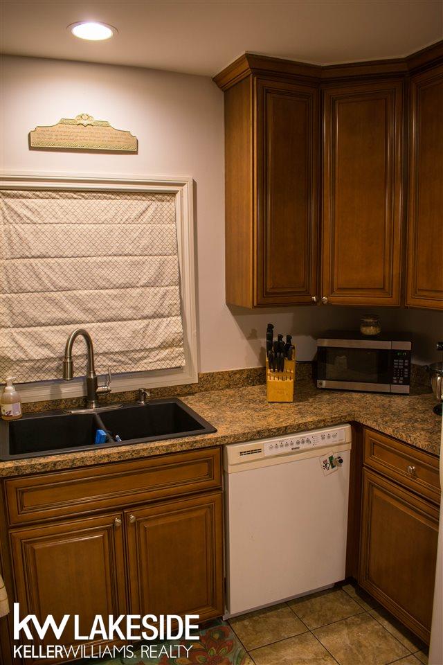 2382 Gerald Avenue Rochester Hills, MI 48307 - Photo 11 of 27