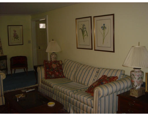 10 Hickory Road Wellesley, MA 02482 - Photo 7 of 8