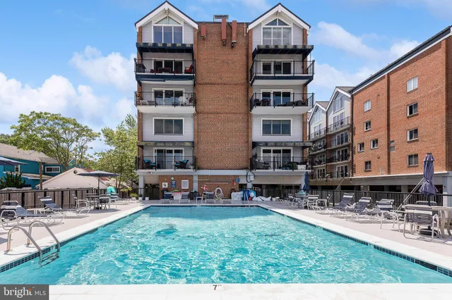 $2,000 | 312 Severn Avenue, Unit W405, Annapolis, MD 21403