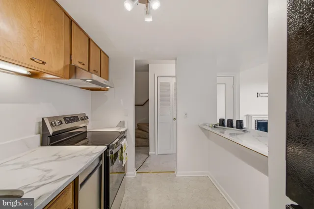 $2,000 | 312 Severn Avenue, Unit W405, Annapolis, MD 21403