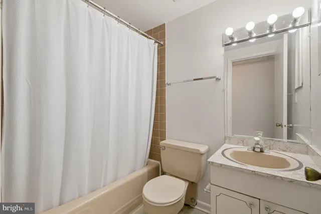 $2,000 | 312 Severn Avenue, Unit W405, Annapolis, MD 21403