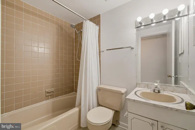 $2,000 | 312 Severn Avenue, Unit W405, Annapolis, MD 21403