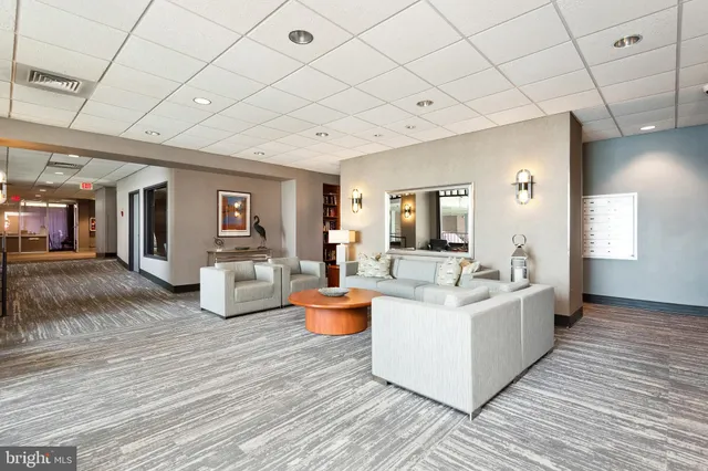 $2,000 | 312 Severn Avenue, Unit W405, Annapolis, MD 21403