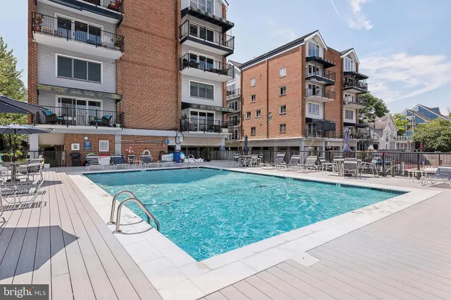$2,000 | 312 Severn Avenue, Unit W405, Annapolis, MD 21403