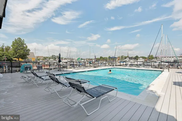 $2,000 | 312 Severn Avenue, Unit W405, Annapolis, MD 21403