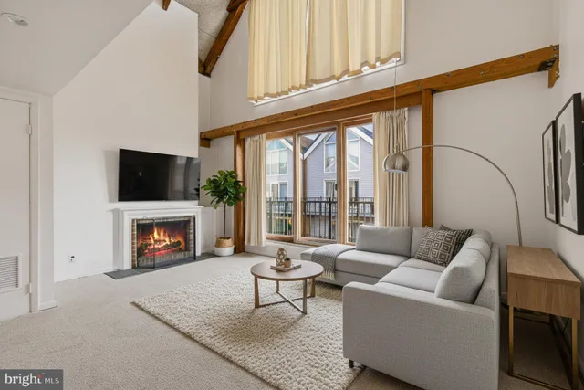 $2,000 | 312 Severn Avenue, Unit W405, Annapolis, MD 21403