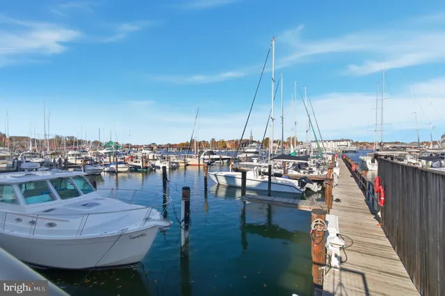 $2,000 | 312 Severn Avenue, Unit W405, Annapolis, MD 21403