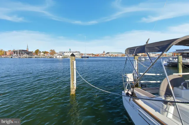 $2,000 | 312 Severn Avenue, Unit W405, Annapolis, MD 21403