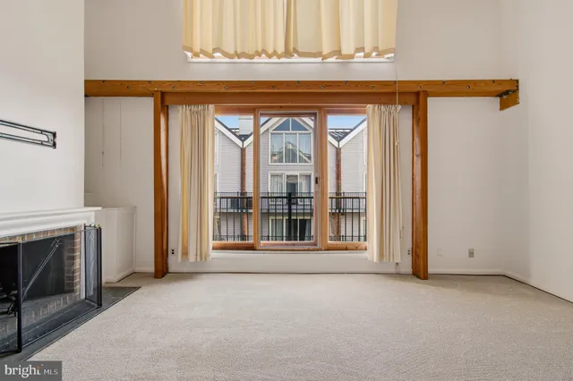 $2,000 | 312 Severn Avenue, Unit W405, Annapolis, MD 21403