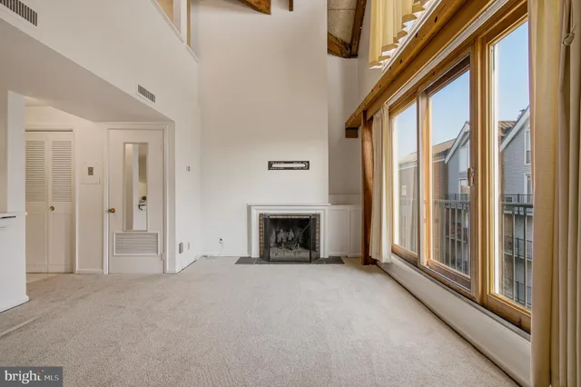 $2,000 | 312 Severn Avenue, Unit W405, Annapolis, MD 21403